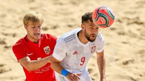 España sí destaca en su camino al mundial de fútbol playa con goleada