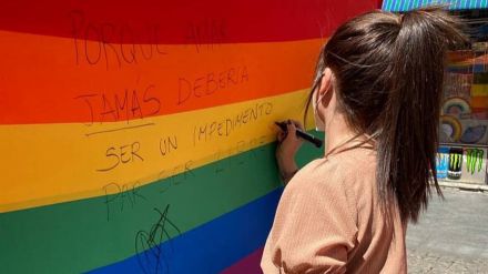 Carpa de @jovenesCs en Chueca