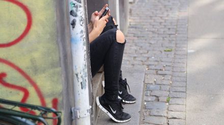 Un año de prisión para una mujer que acosó a su cuñada con 500 mensajes de WhatsApp y SMS