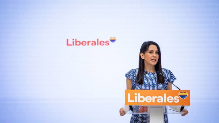 Arrimadas: 'Sin Ciudadanos podrá haber alternancia entre rojos y azules, pero no alternativa'