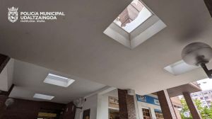 Herida una niña de 10 años al caer por el tragaluz de un primer piso