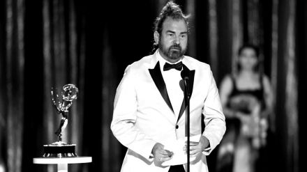 Vacunado y sin patologías previas: Muere por Covid Marc Pilcher, el premiado estilista de 'Los Bridgerton'