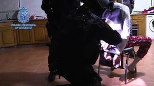 Detenido en Valencia un fugitivo junto a su mujer de la que tenía una orden de alejamiento