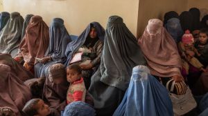 Las mujeres desaparecen progresivamente de la vida pública en Afganistán