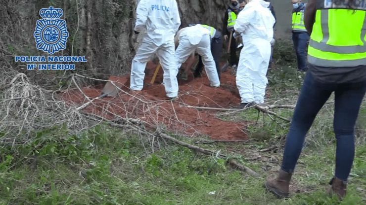 Crimen resuelto: Arrastró por los tobillos a una mujer y la metió en su maletero