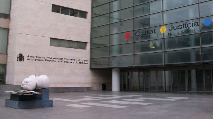 11 años de prisión por abusar en varias ocasiones de la hija menor de su pareja