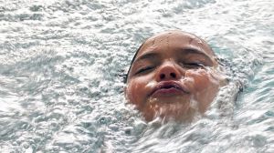 Muere ahogada una niña al atascarse su pelo en el filtro de la piscina