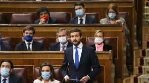 Casado dice adiós al Congreso ante el aplauso de los que le han dado la espalda