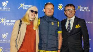 España reconocida como mejor selección junior europea dona su premio al triatlón ucraniano