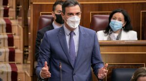 Gamarra directa a la yugular del Gobierno y Sánchez replica comparando a Feijóo y a Casado