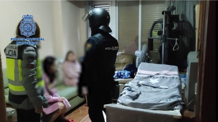 Liberadas 13 mujeres explotadas sexualmente por el método del lover boy