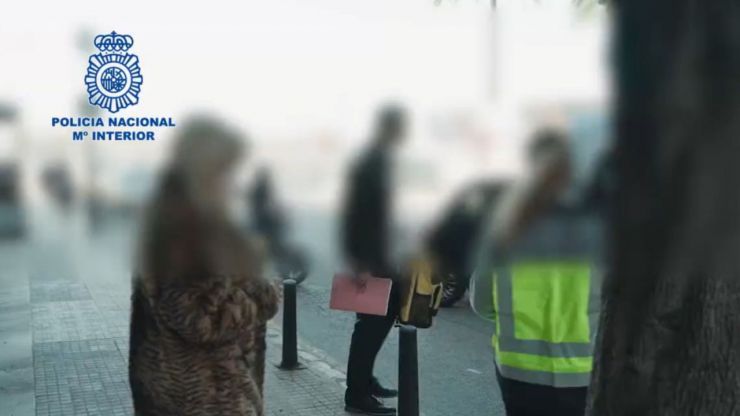 Cadena perpetua: Detenida en España una fugitiva buscada en Alemania por matar a su padre