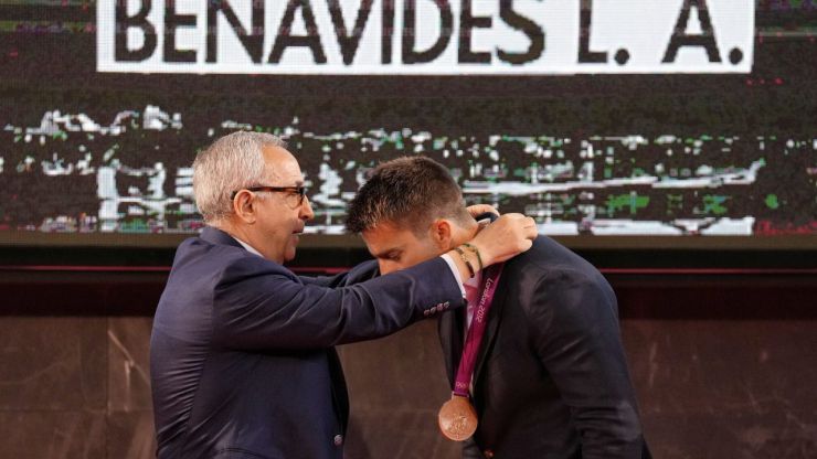 Sete Benavides recibe su medalla de bronce de Londres 2012 una década después