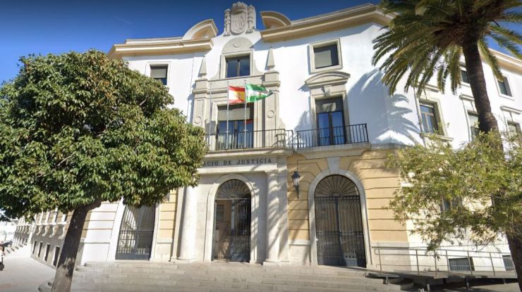 Siete años y medio de cárcel para el acusado de asesinar a puñaladas a un hombre en un parque de Jerez