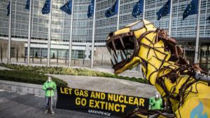 Greenpeace emprende acciones legales contra el 'greenwashing' del gas y la energía nuclear de la Unión Europea