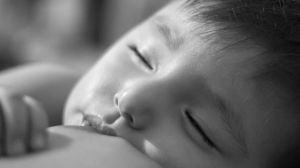 Atención mamás: El SARS-CoV-2 cambia la aportación de nutrientes a los lactantes
