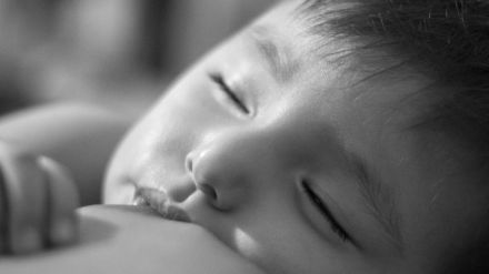 Atención mamás: El SARS-CoV-2 cambia la aportación de nutrientes a los lactantes