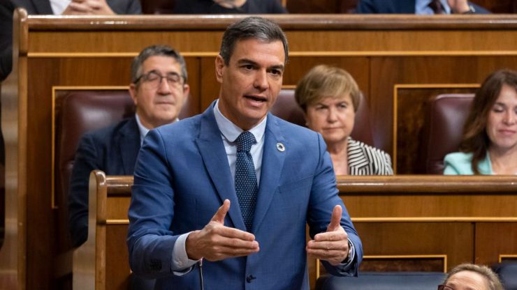 Sánchez eleva el tono y exige al PP que 'cumplan, de una vez por todas, la Constitución'