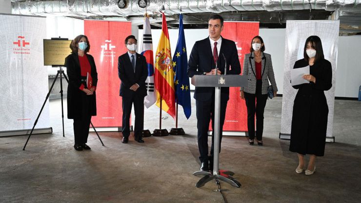 Sánchez celebra la apertura del Instituto Cervantes de Seúl