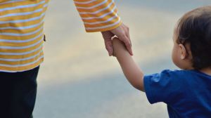 Accede a una ayuda mensual de 500 euros para madres menores de 30 años en la Comunidad de Madrid