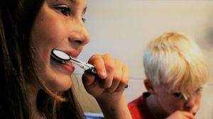 Los medicamentos antiinflamatorios pueden afectar al desarrollo dental de los niños