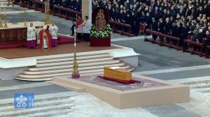 Así ha sido el último adiós a Benedicto XVI