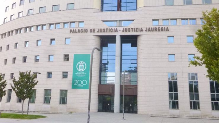 6 años de prisión a tres condenados por violar a una mujer en una casa ocupada