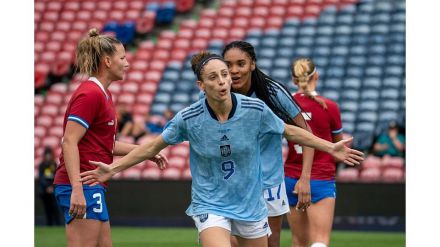 Fútbol: La Selección Absoluta Femenina pone el broche a la Copa de Naciones (0-3)