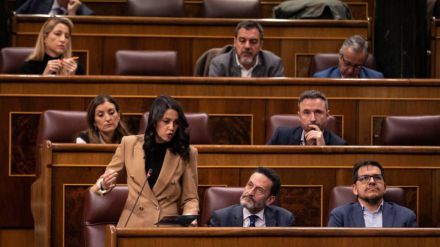 Arrimadas atiza a Darias por estar 'más pendiente de su campaña electoral'
