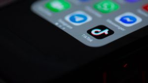Un año de prisión por abofetear a su esposa en un directo de TikTok