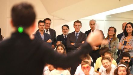 Vox vuelve a atizar al PP y la ambigüedad de Feijóo con el gallego