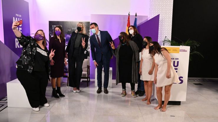 Un 8-M de división y suicidio de la izquierda