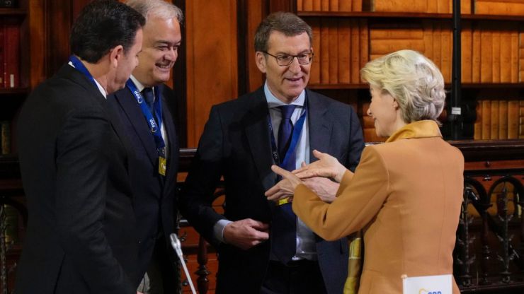 Feijóo califica de 'esperpento político' la moción de censura de Vox
