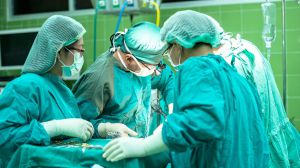 Condenados por captar a personas sin recursos para un trasplante ilegal de hígado