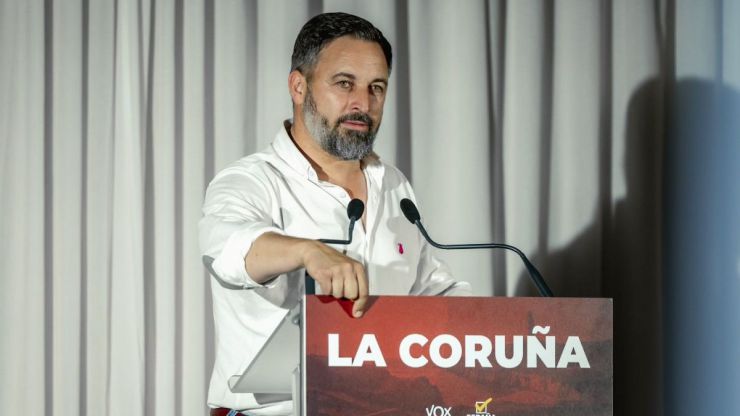 ¿Habrá acuerdo?: Abascal pone en un aprieto a Feijóo antes de las elecciones del 28-M