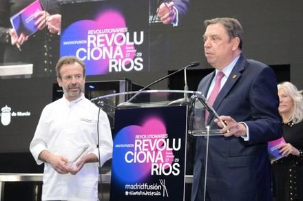 El chef Nacho Manzano recibe el premio 'Alimentos de España' en Madrid Fusión
