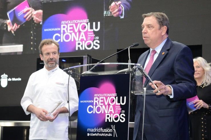 El chef Nacho Manzano recibe el premio 'Alimentos de España' en Madrid Fusión