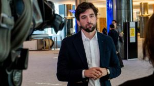 Ciudadanos a la caza de Vox a cuenta de la gestación subrogada