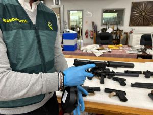 La Guardia Civil da un golpe al tráfico internacional de armas