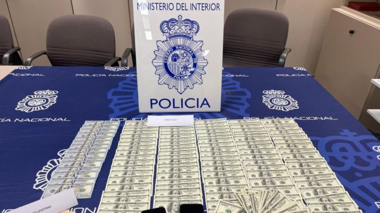 Detenidos por introducir en el mercado financiero más de 100.000 dólares falsos