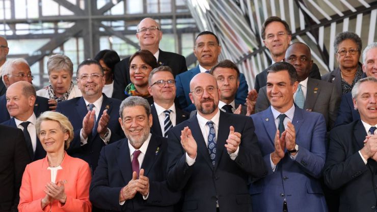 Líderes mundiales lanzan un manifiesto de apoyo a la candidatura de Pedro Sánchez