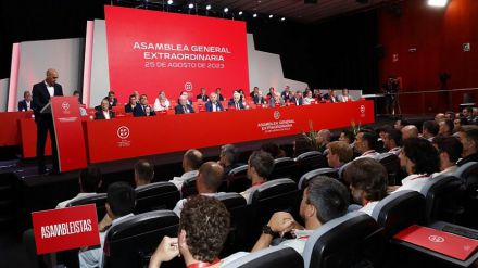 Rubiales se viene arriba en un bochornoso discurso en el que carga contra el 'falso feminismo'