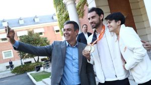 Sánchez felicita a María Pérez y Álvaro Martín por la 
