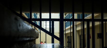 Experta en torturas al habla: Pide al Reino Unido que revise la prisión indefinida por delitos graves