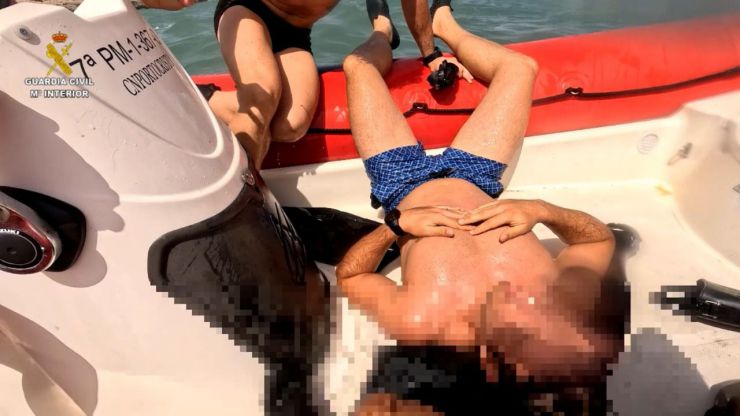 Vídeo: Rescatado mientras se ahogaba en el mar