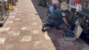 Dos detenidos en Murcia por 80 robos en un cementerio