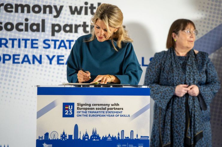 Díaz firma la Declaración de Barcelona, la primera consensuada con agentes sociales europeos y la Comisión Europea desde 2016