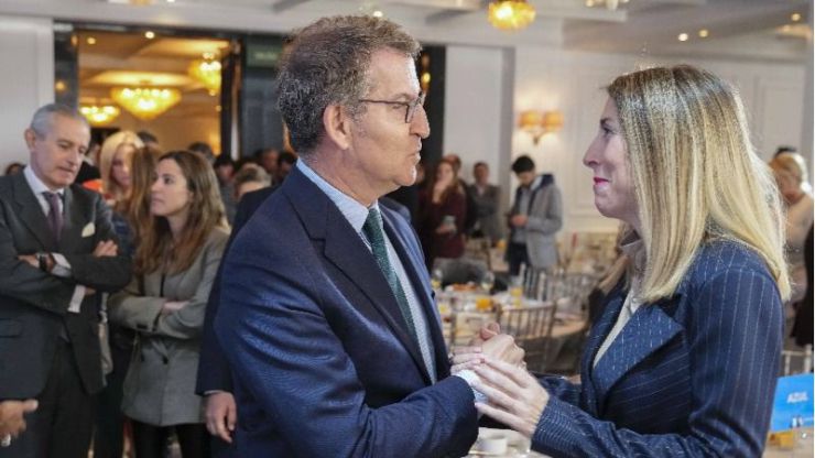 Feijóo acusa a Sánchez de estar al borde del precipicio constitucional