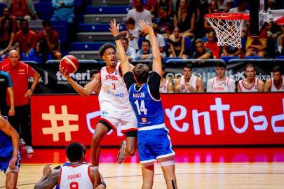 España B compite bien ante una selección checa en su primer partido de preparación