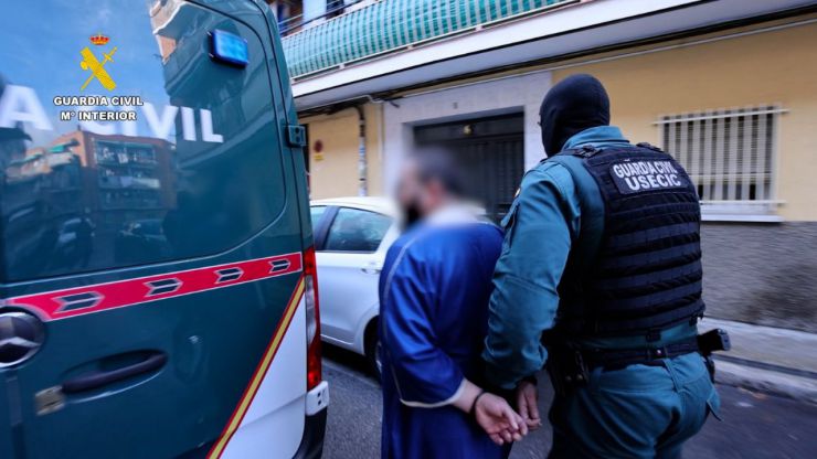 Detienen a un profesor de árabe por captar a menores para Daesh